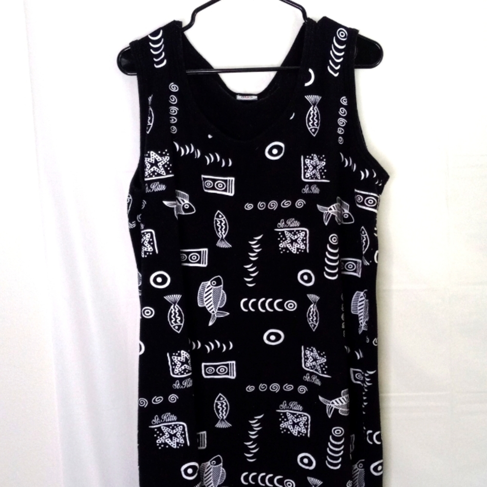 Woman's v-neck shift dress black & white  One size